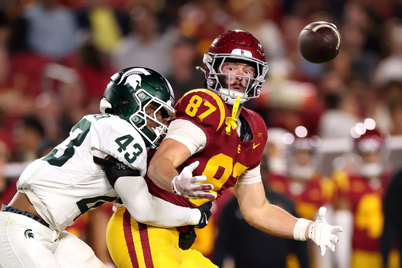 Lincoln Riley is deploying two tight ends regularly to power run game