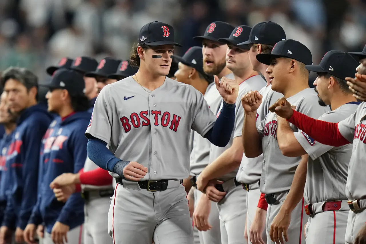 Roman Anthony out of Red Sox lineup in Game 2 of Wild Card Series against Yankees after hurting hand