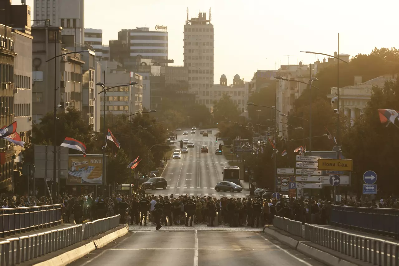 Serbia's opposing camps hold parallel rallies, reflecting deep political crisis