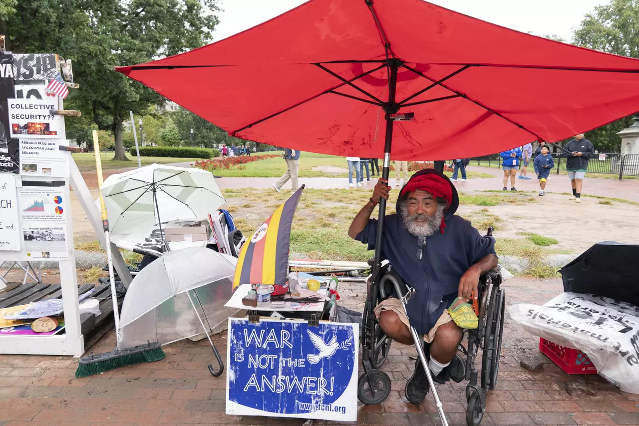 A decades-long peace vigil outside the White House is dismantled after Trump's order