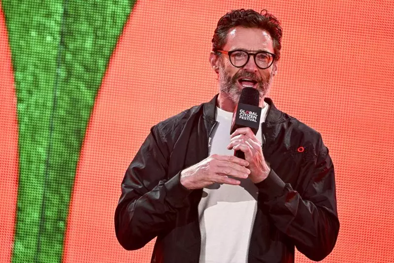 Hugh Jackman, Kate Hudson sing Neil Diamond in 'Song Sung Blue' teaser