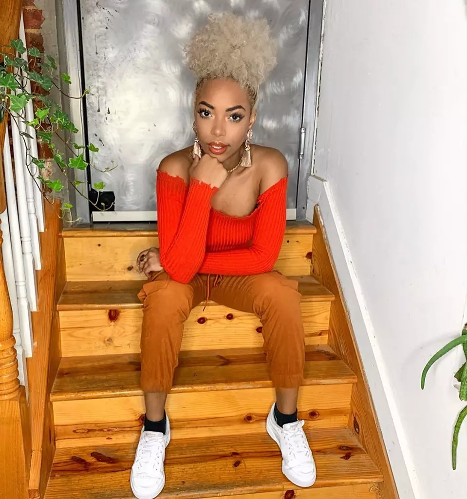 Beautiful Beauty Blogger Nichelle Bancey