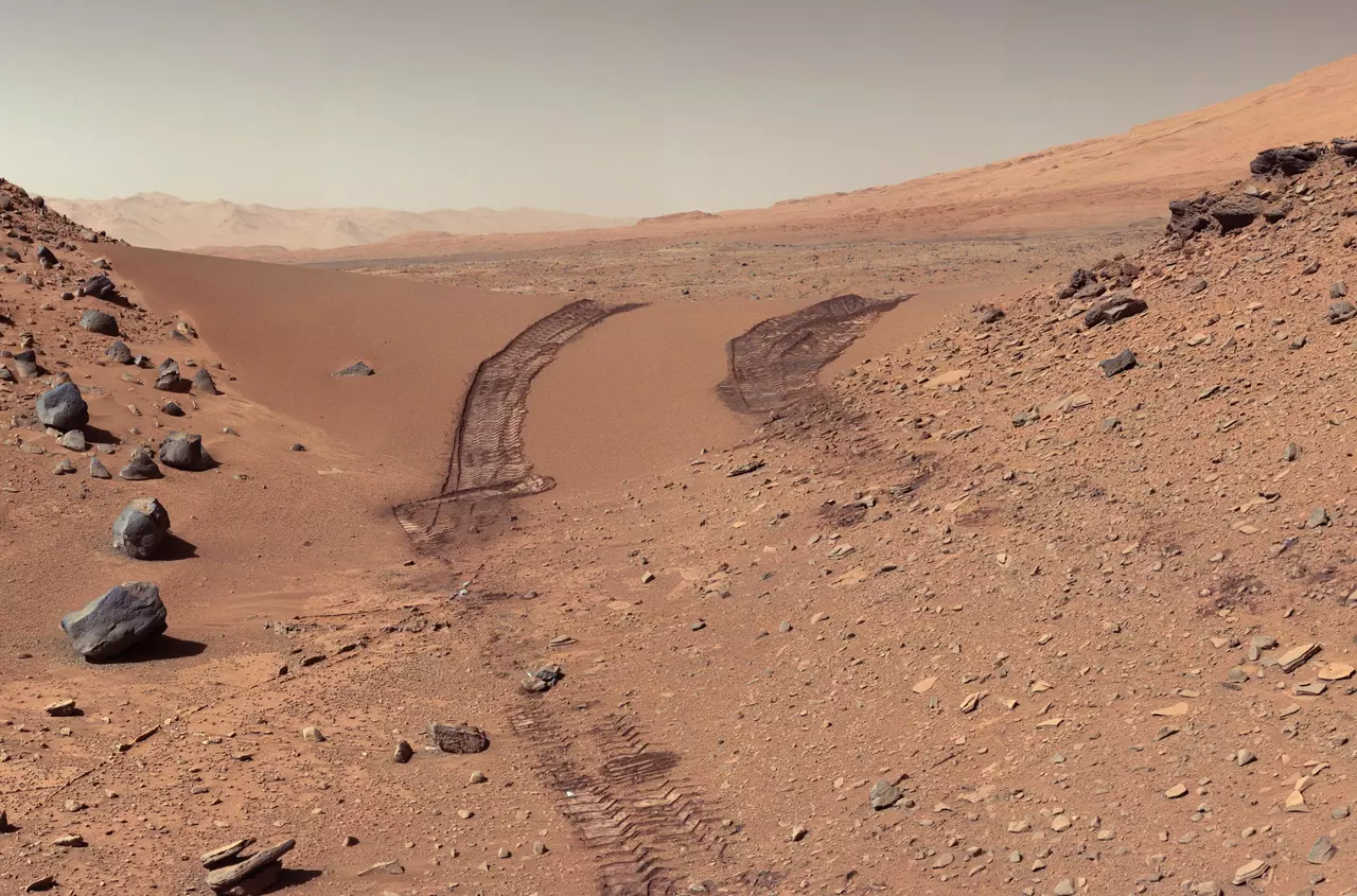 15 Incredible Photos of Mars’ Surface