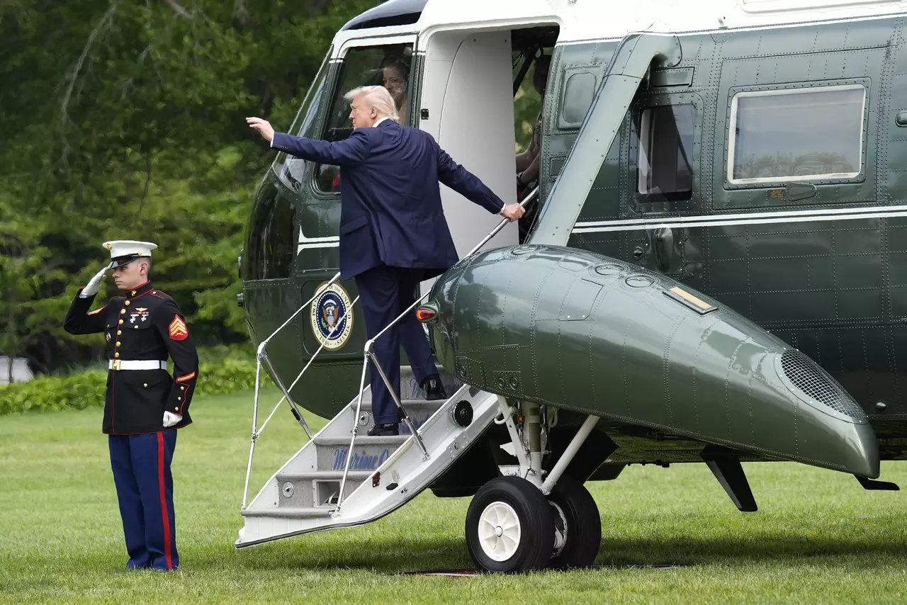 Man arrested for pointing laser at Marine One while Trump was on board