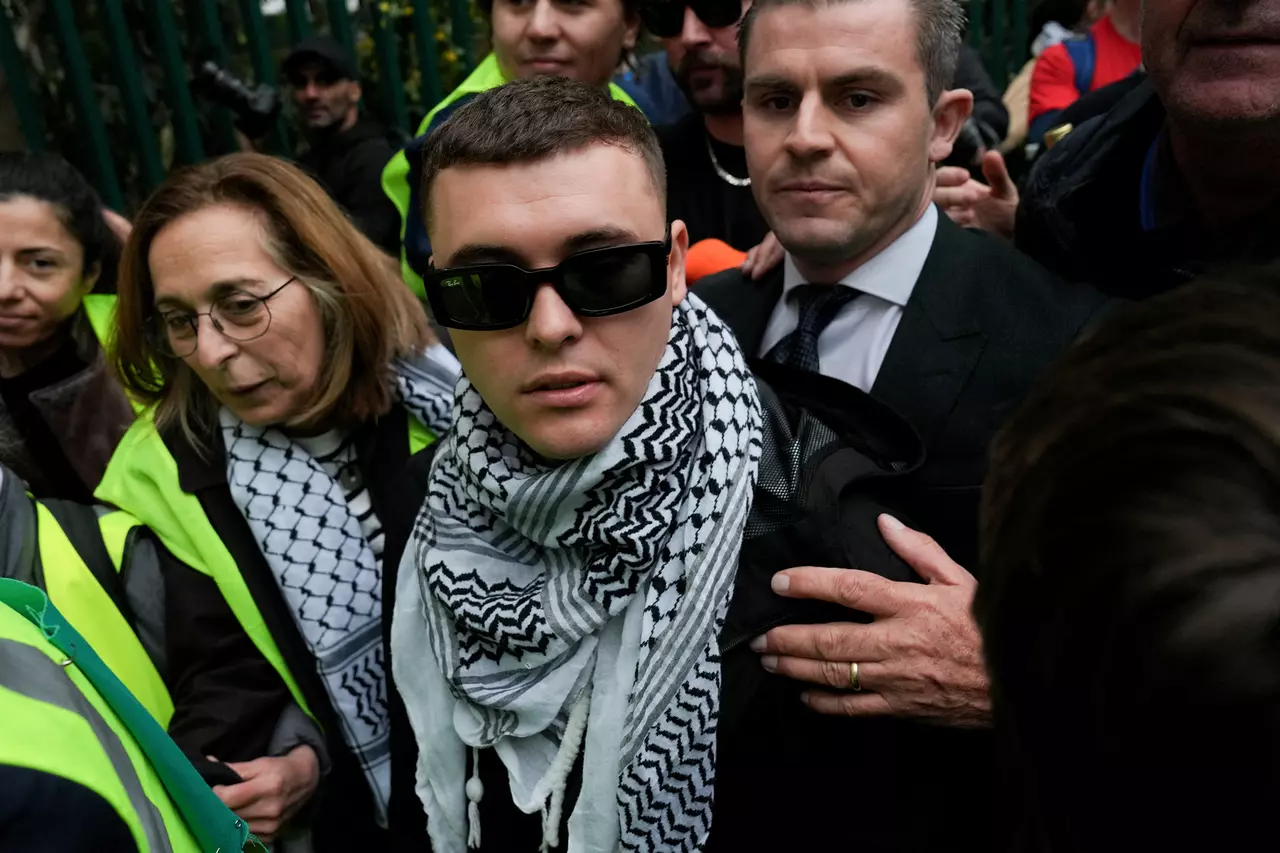 Terror charge tossed out for Kneecap rapper Mo Chara