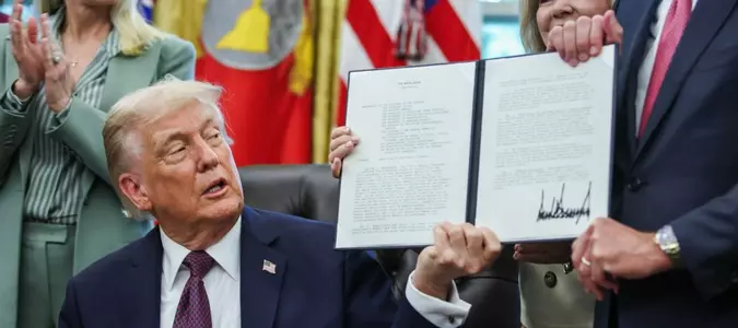 Donald Trump signs Presidential Memorandum