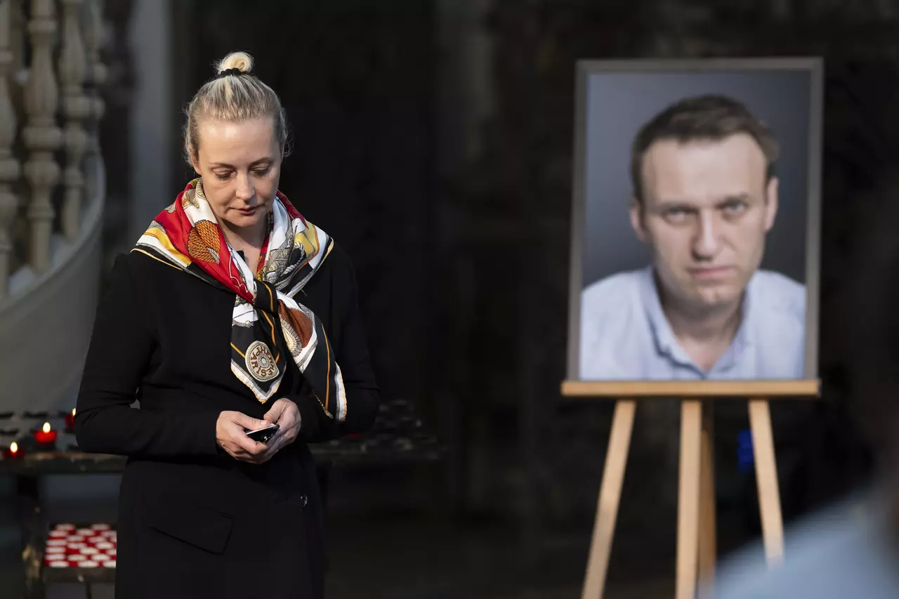 Alexei Navalny's widow says lab reports show her husband was poisoned