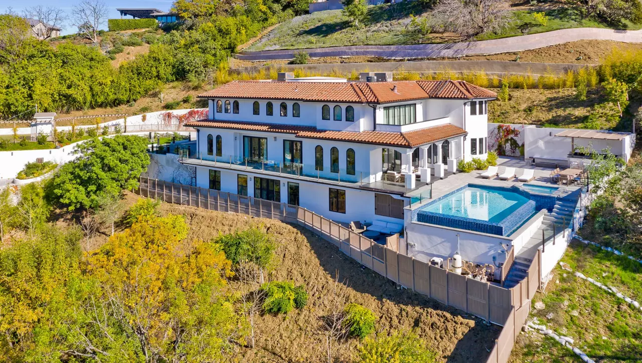 Dwyane Wade and Gabrielle Union’s $6.2 Million Mountaintop Estate