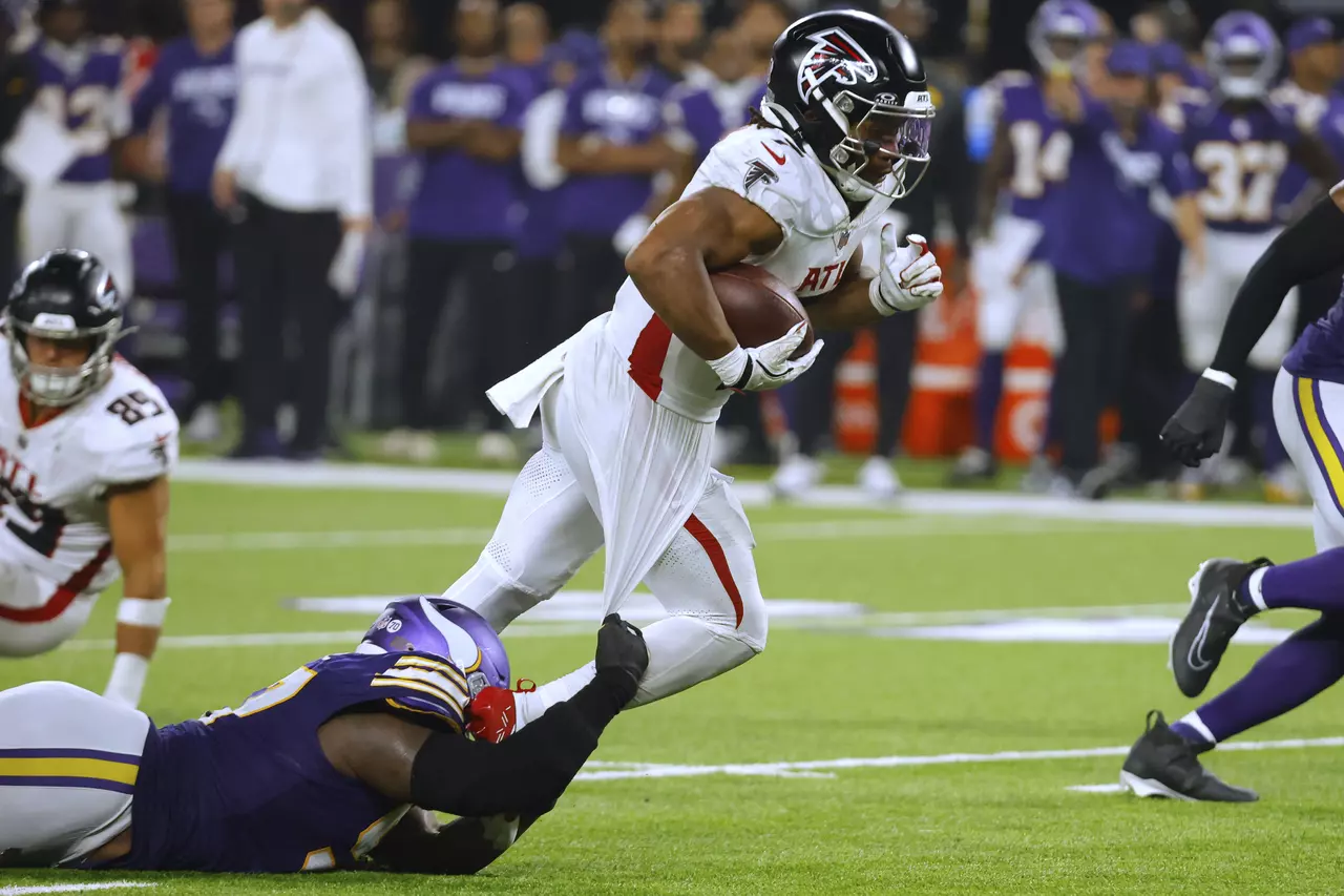Falcons trample J.J. McCarthy and Vikings 22-6 behind Bijan Robinson's running, dominant defense