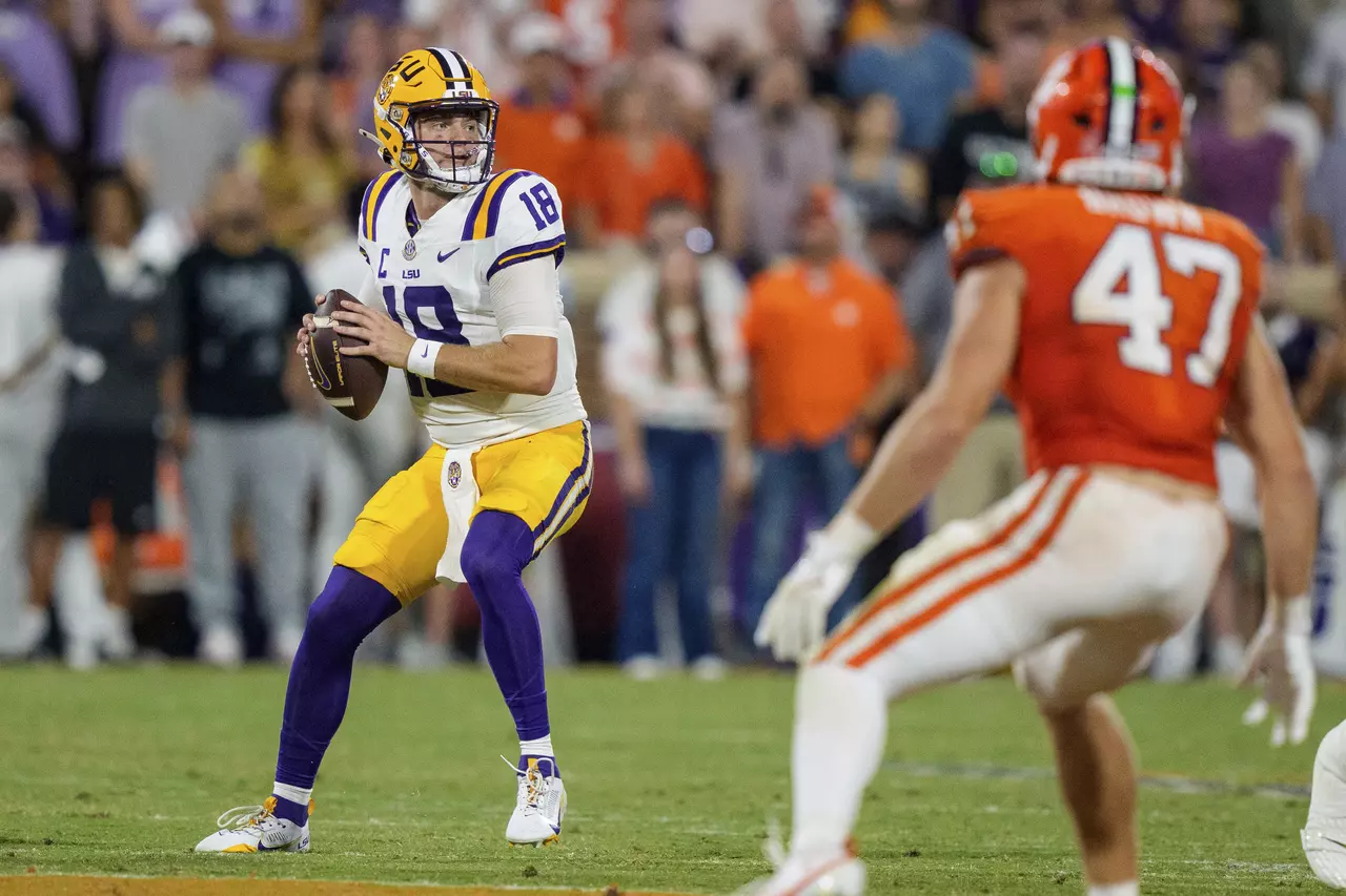 Garrett Nussmeier leads No. 9 LSU's rally for 17-10 season-opening win at No. 4 Clemson