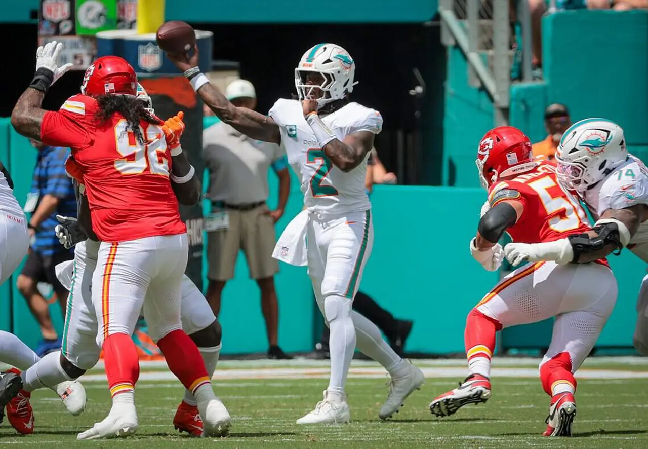 Chris Perkins: Evaluating Dolphins QB Malik Willis at the one-quarter mark of season