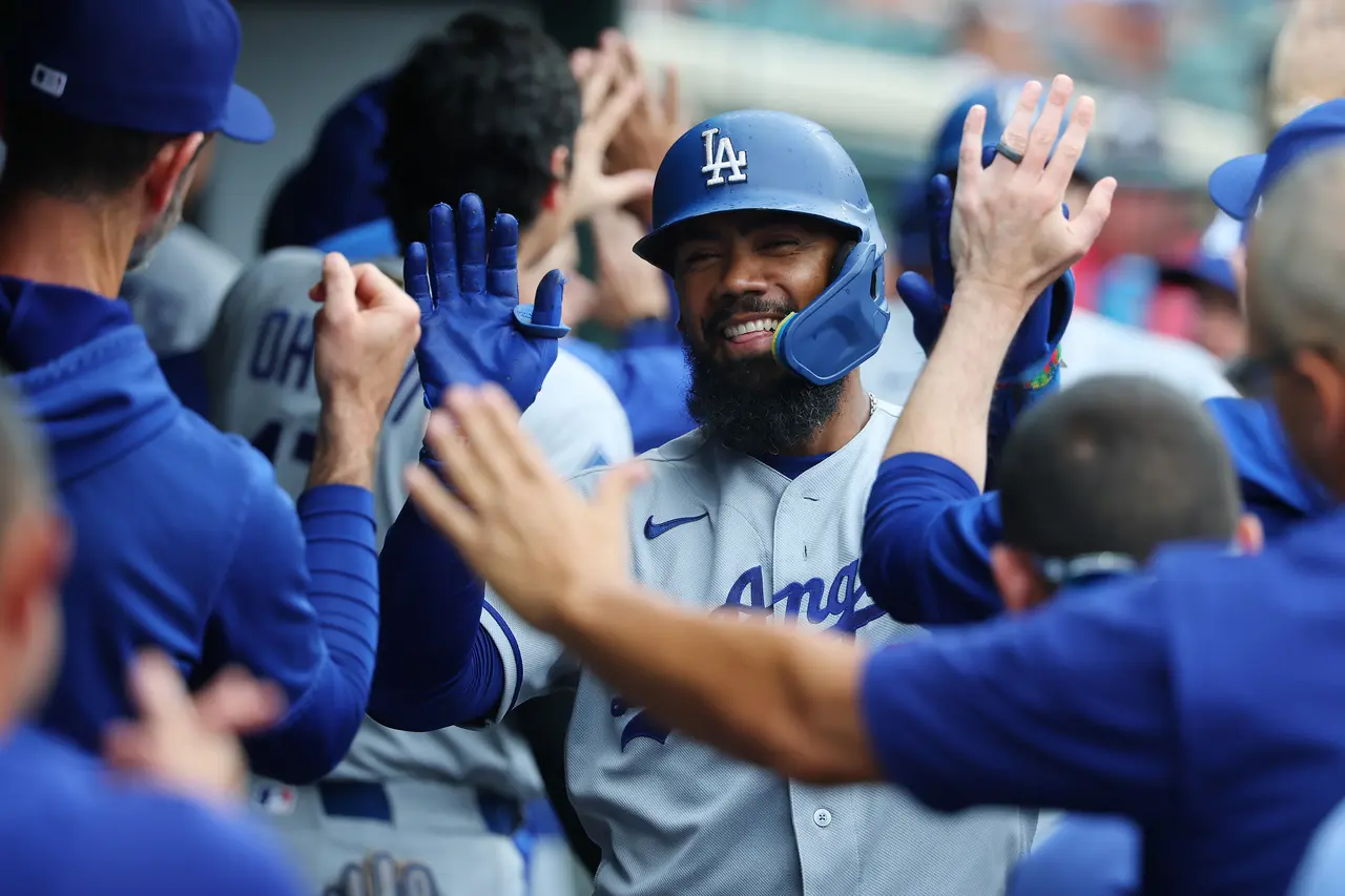 Dodgers show some life on offense in win over Tigers to cap sub-.500 August