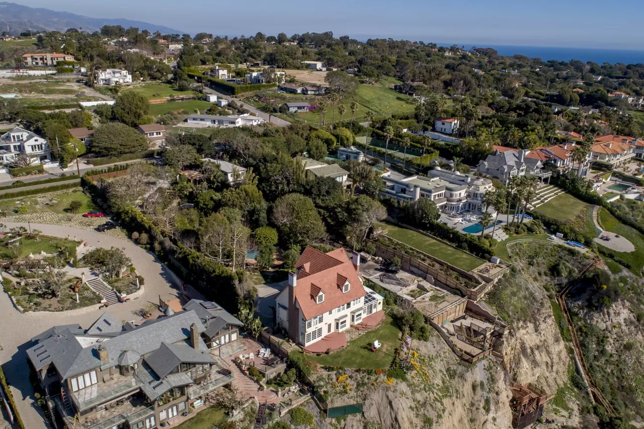 Anthony Hopkins Made $10.5 Million Selling his Malibu Retreat