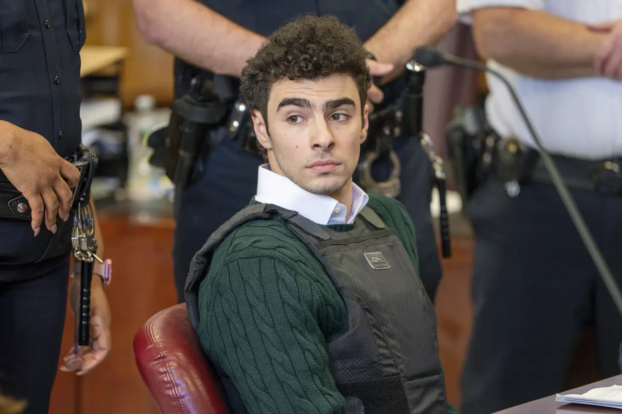 Luigi Mangione due in court amid double jeopardy fight in UnitedHealthcare CEO’s killing