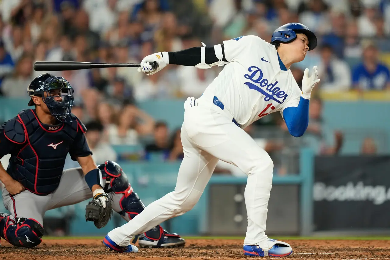 Roberts moves struggling Ohtani to No. 5 spot in Dodgers' lineup in NLDS Game 3 against Braves