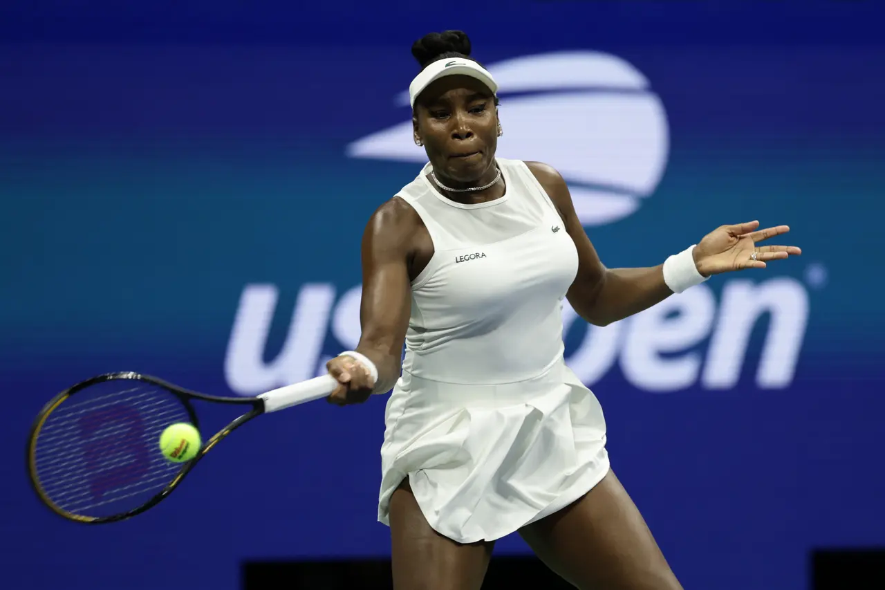 Venus Williams loses her doubles match at Guangzhou on the WTA Tour