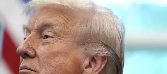 Trump asks the Supreme Court for an emergency order to remove Lisa Cook from the Fed board