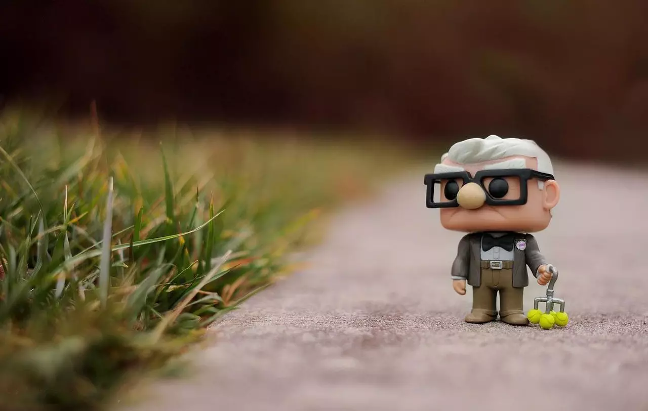 Family Photographer Brings Her Daughter’s Toys to Life