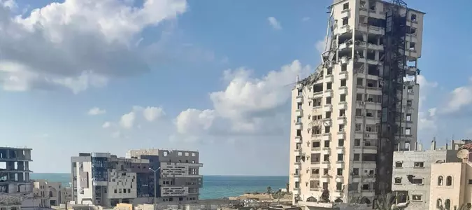 A mother stranded in Gaza City says she and her daughters are 'waiting to die'