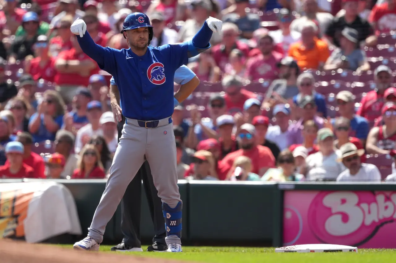 Cubs 3B Alex Bregman sent to hospital for tests after being hit in face by foul ball while on deck