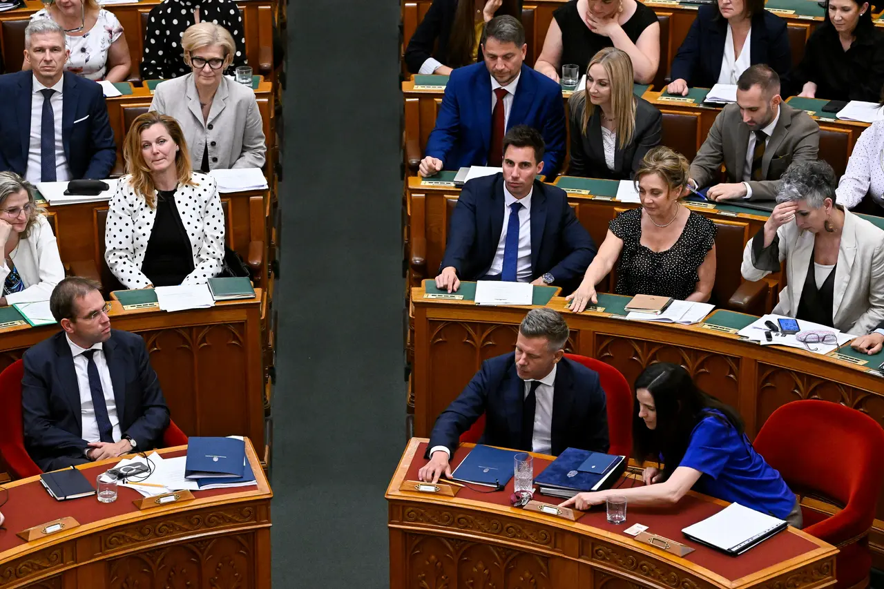 Hungary passes constitutional amendment to remove Orbán-era president