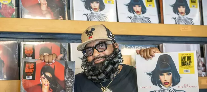 'It's worth it all, baby!': Cardi B's meet-and-greet defies Long Beach heat