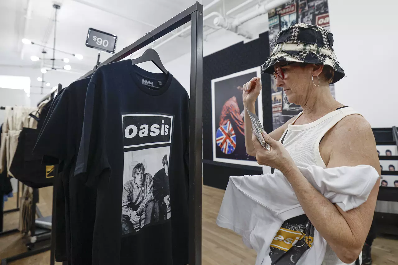 For LA's Anglophiles, the Oasis reunion is  'a football game with 80,000 people on same team'