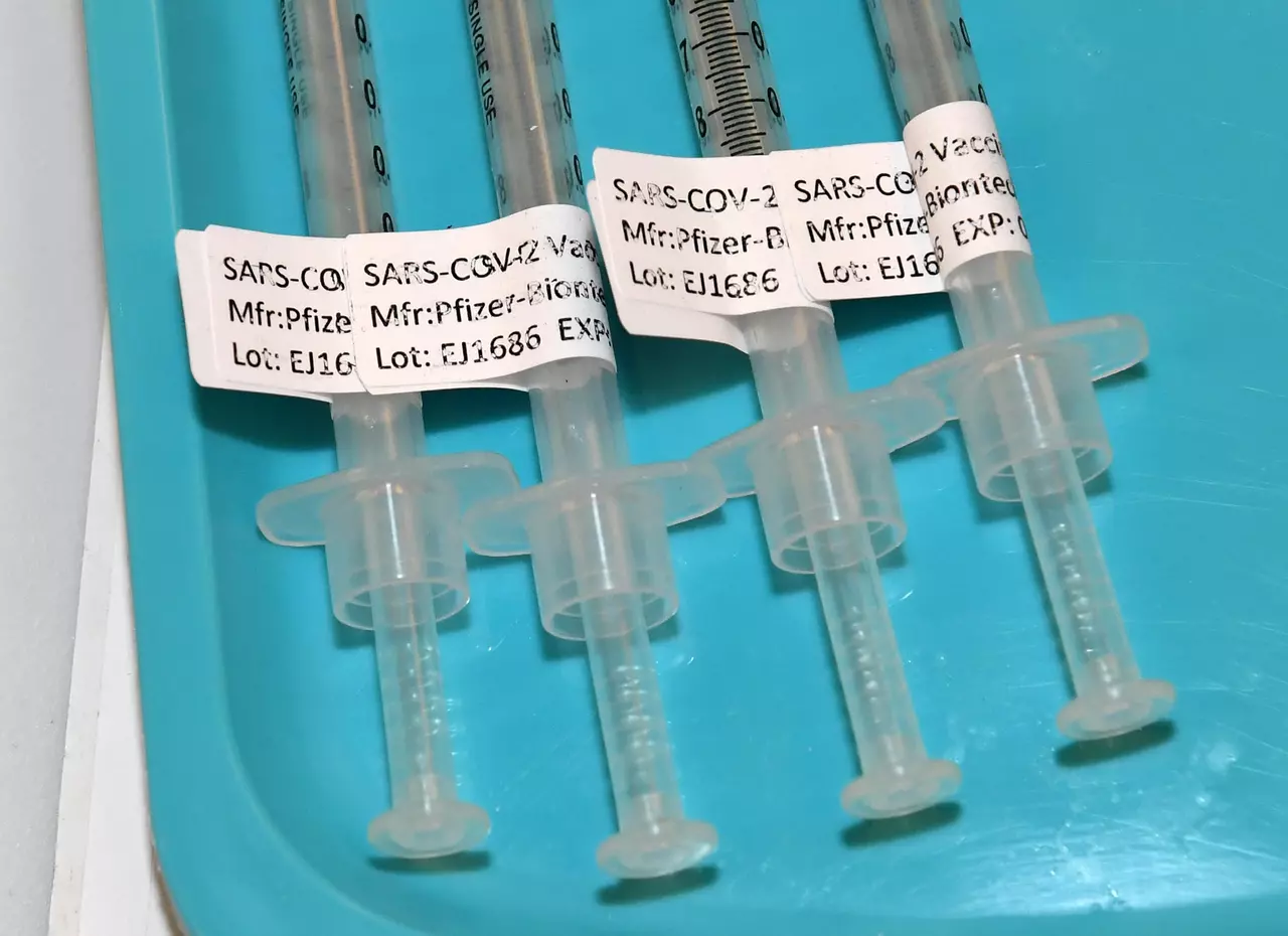 Michael Hiltzik: Scientists always strive to be apolitical, but they can't keep politics out of their labs