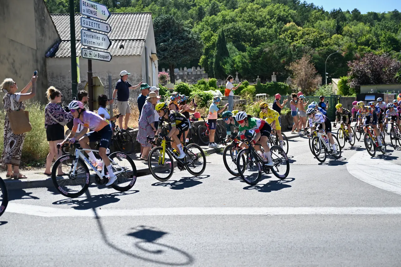 Niewiadoma-Phinney wins Mont Ventoux stage to take overall lead on Women's Tour de France