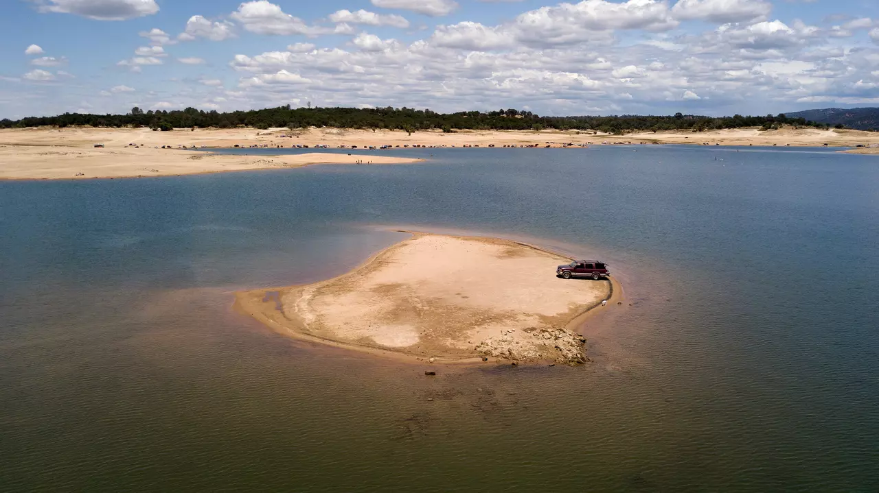 Extreme drought leads to intriguing discovery at bottom of Calif. lake