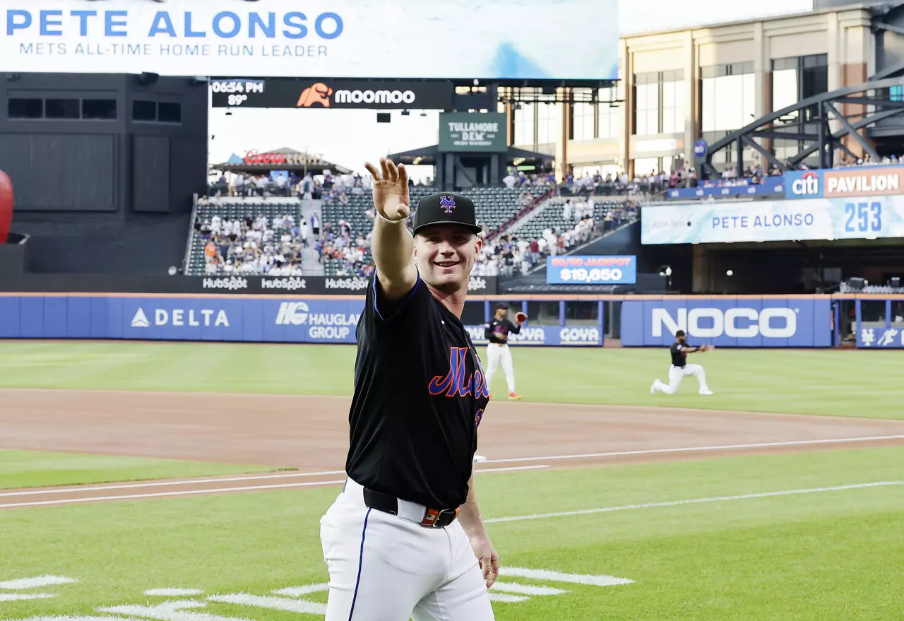 Mets celebrate Pete Alonso’s home run record with pregame ceremony
