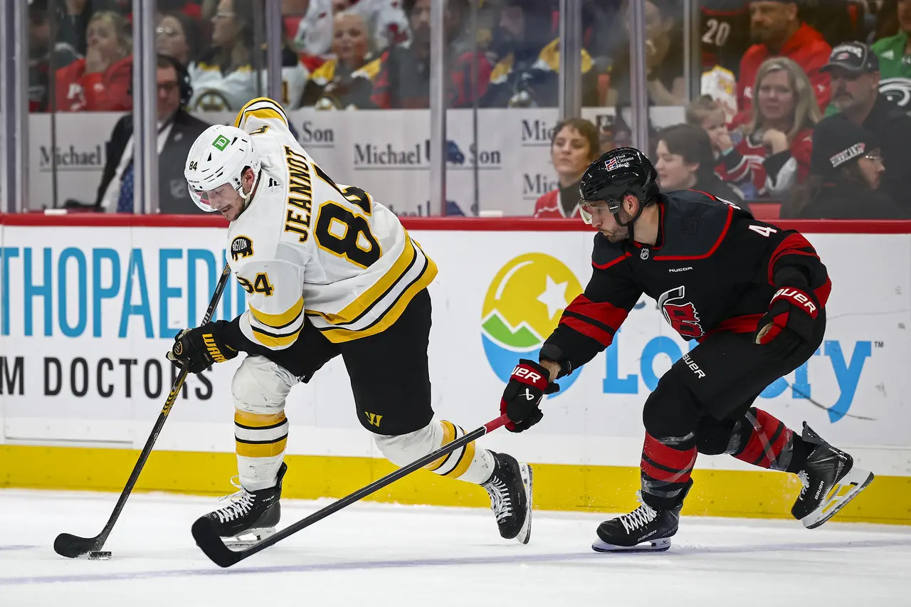 Bruins fall short in 2-1 loss to Hurricanes