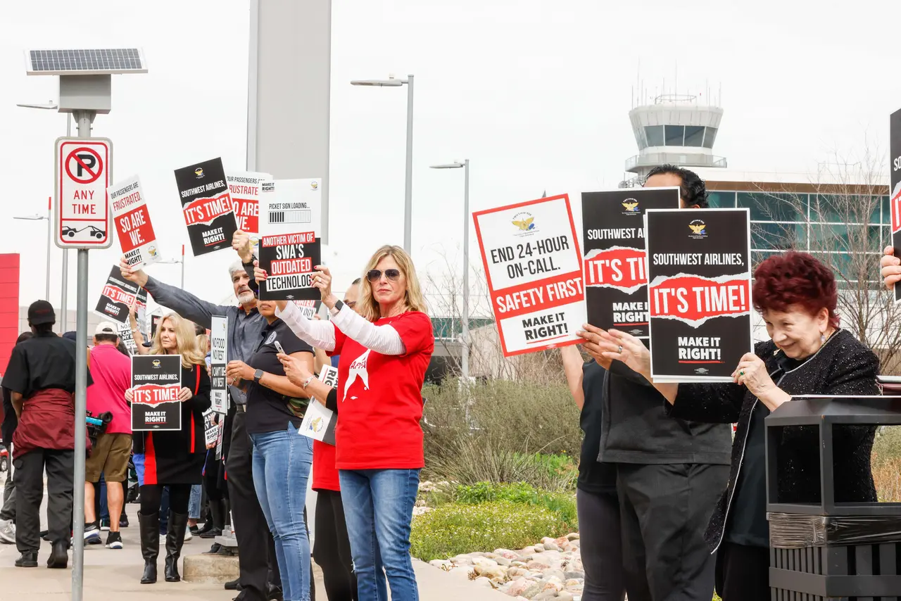Some Southwest flight attendants want to overthrow their union. Here's why