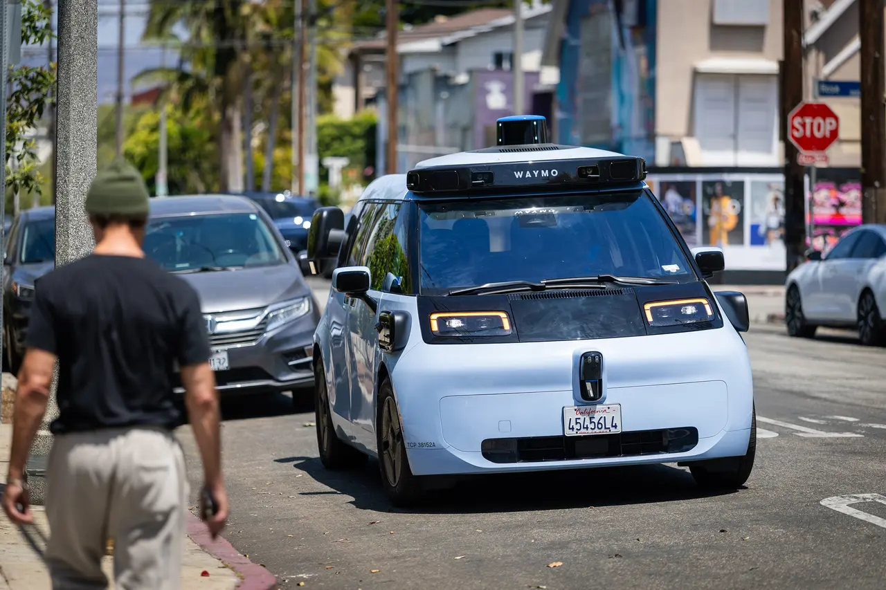 Waymo wins approval for drastic expansion in Los Angeles, Bay Area regions