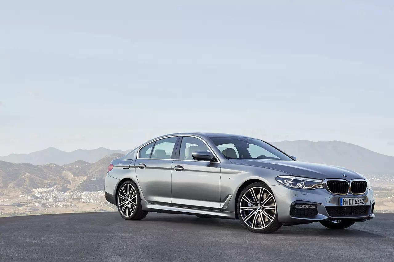 The New 2017 BMW 5 Series with Apple CarPlay