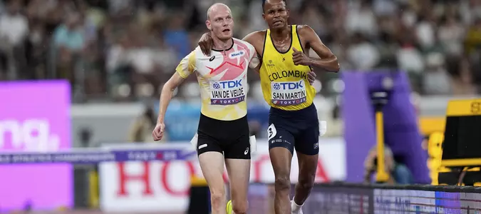 A shoulder to lean on: Steeplechaser stops, lends a helping hand to a struggling competitor