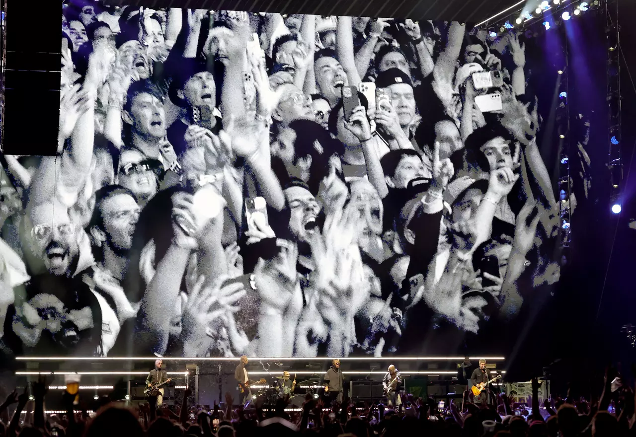 Oasis reunion show stirs up fans' emotions at the Rose Bowl