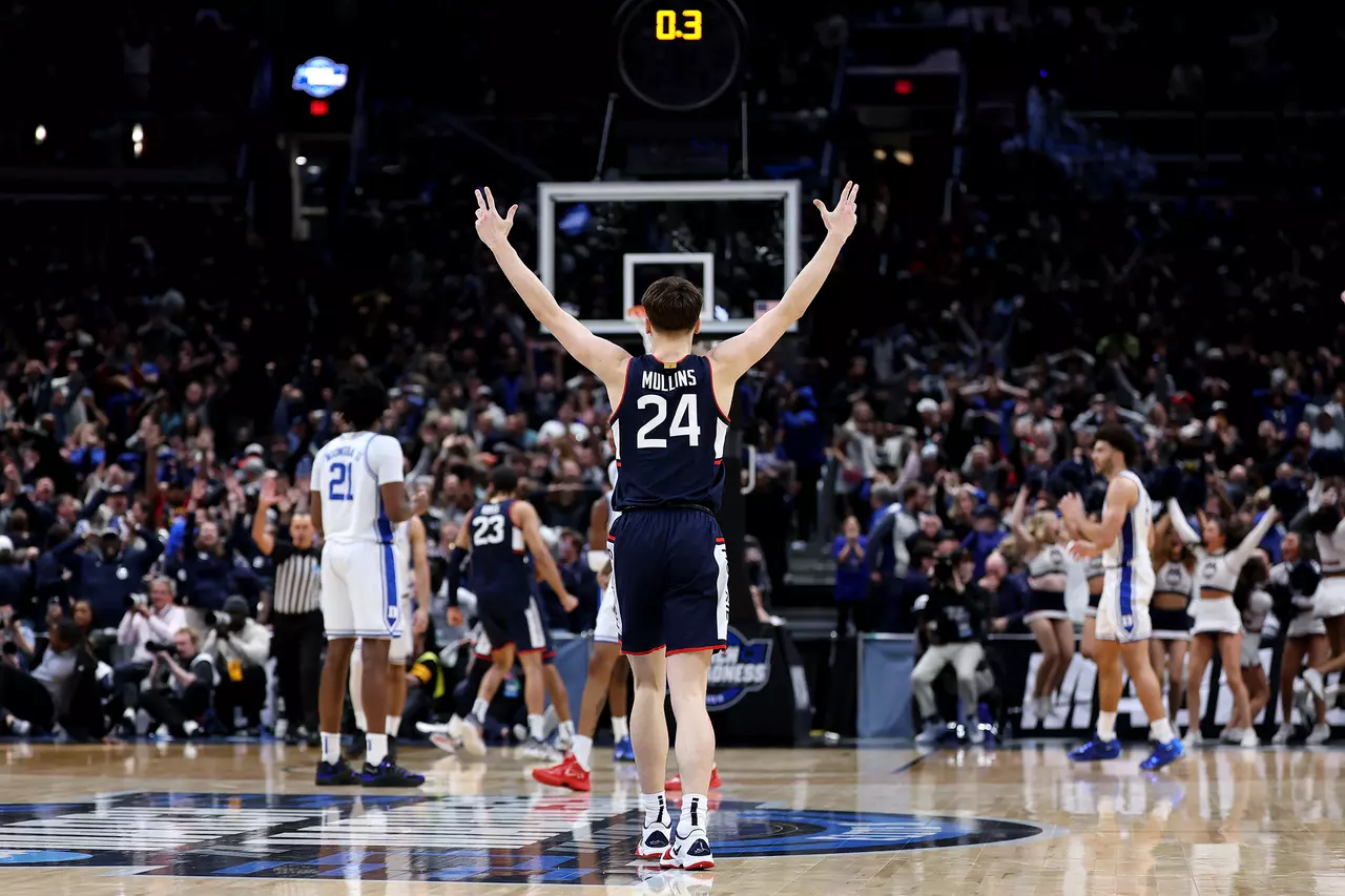 Dom Amore: If you were in UConn star Braylon Mullins’ sneakers, what would you do?