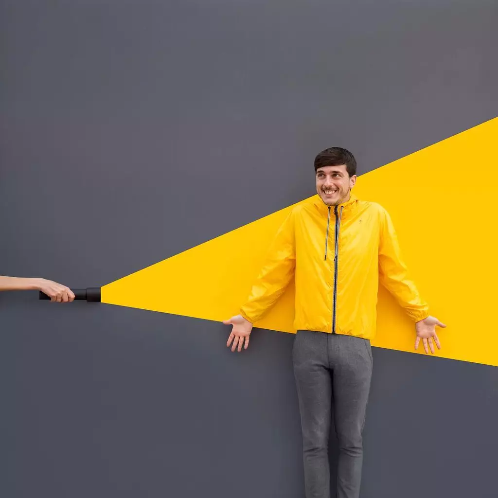 Traveling Couple Tells Stories through Imagery