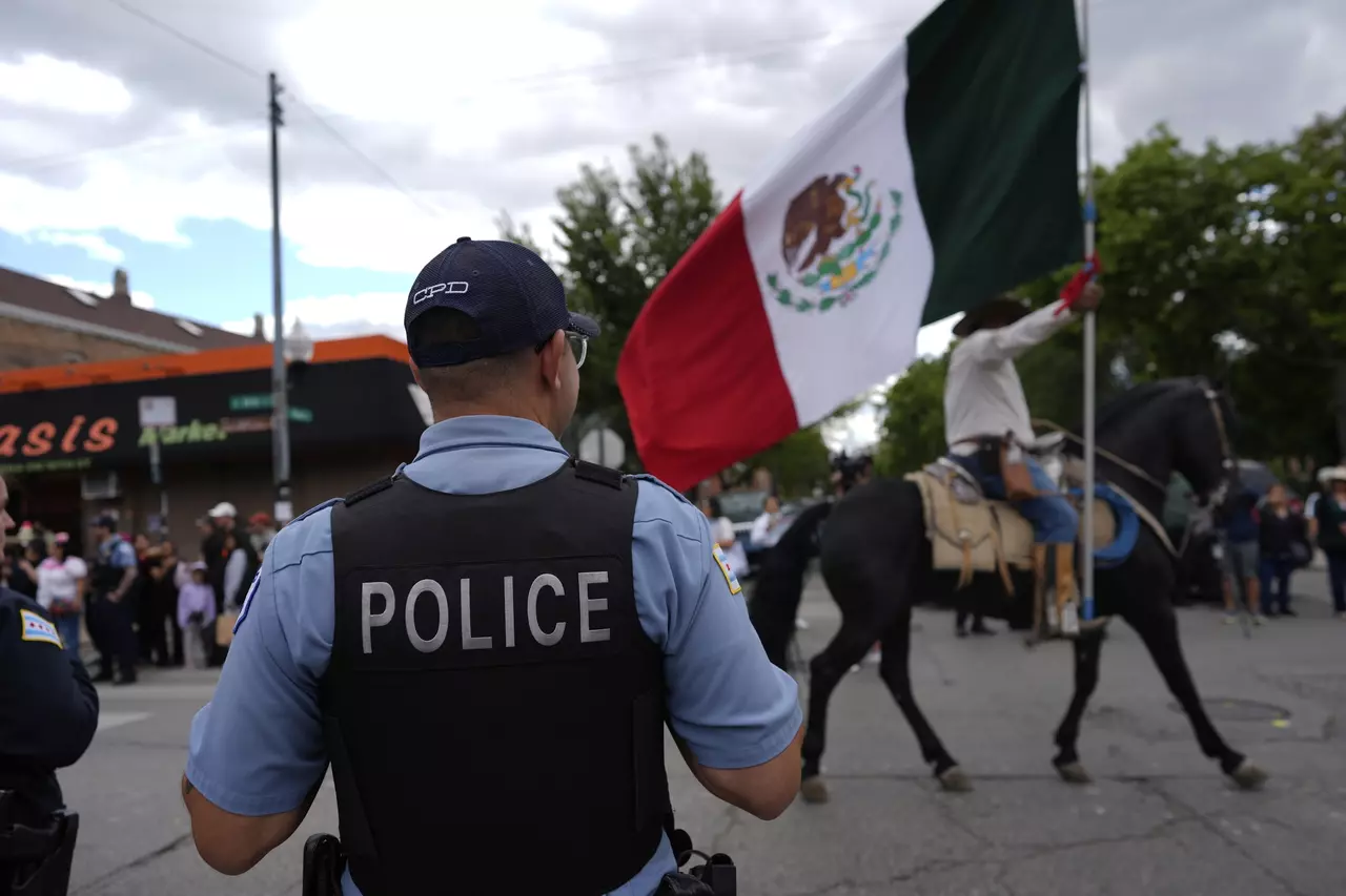 Potential federal intervention poses challenges for Chicago police on the ground