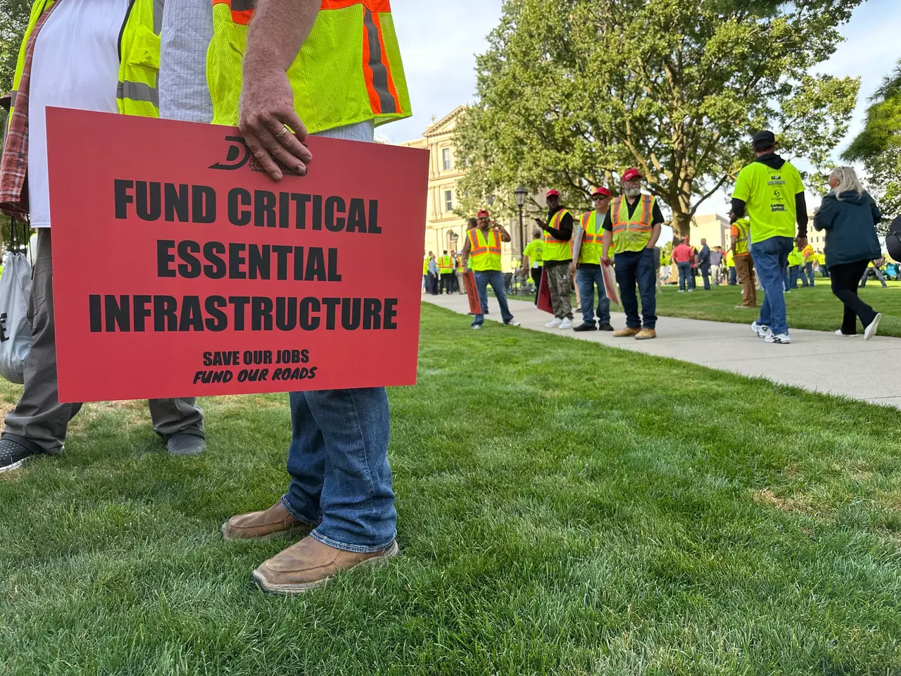 Gov. Whitmer to address Michigan's economy as possible state and federal shutdowns loom