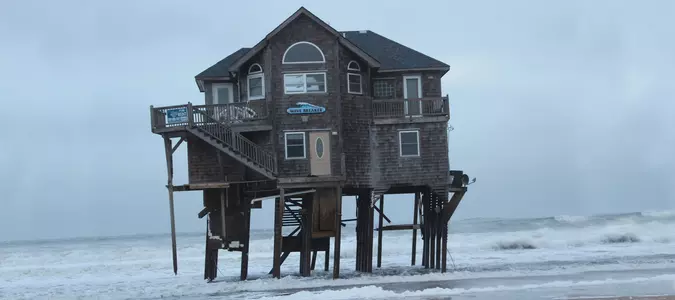 Buildings In Bizarre and Spectacular Places Around the World