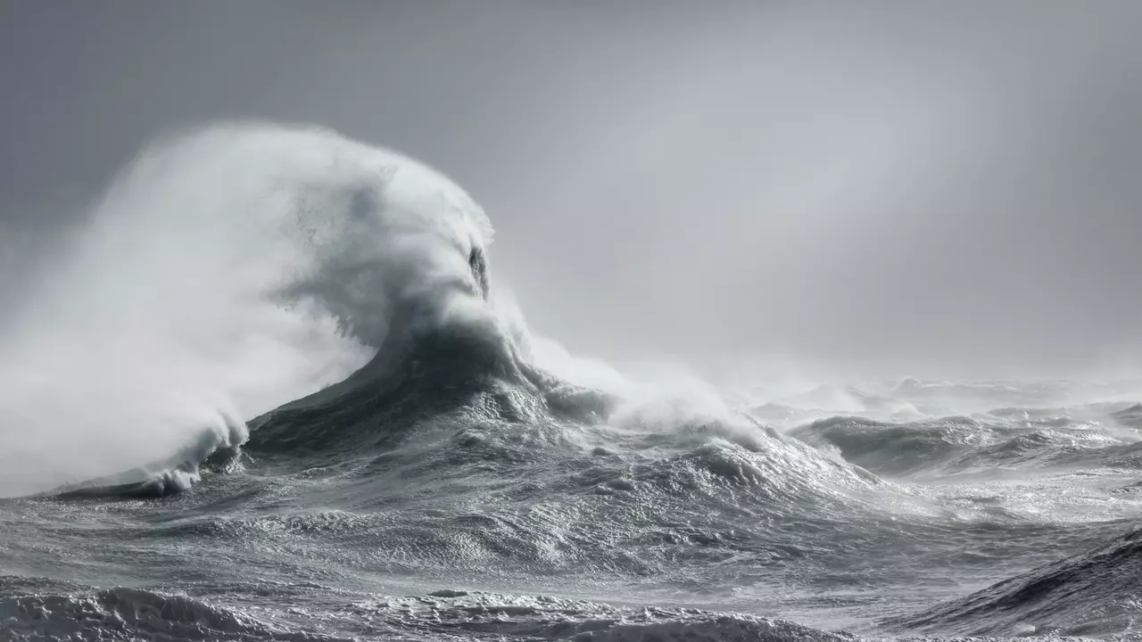 9 Tumultuous Photos of the Sea