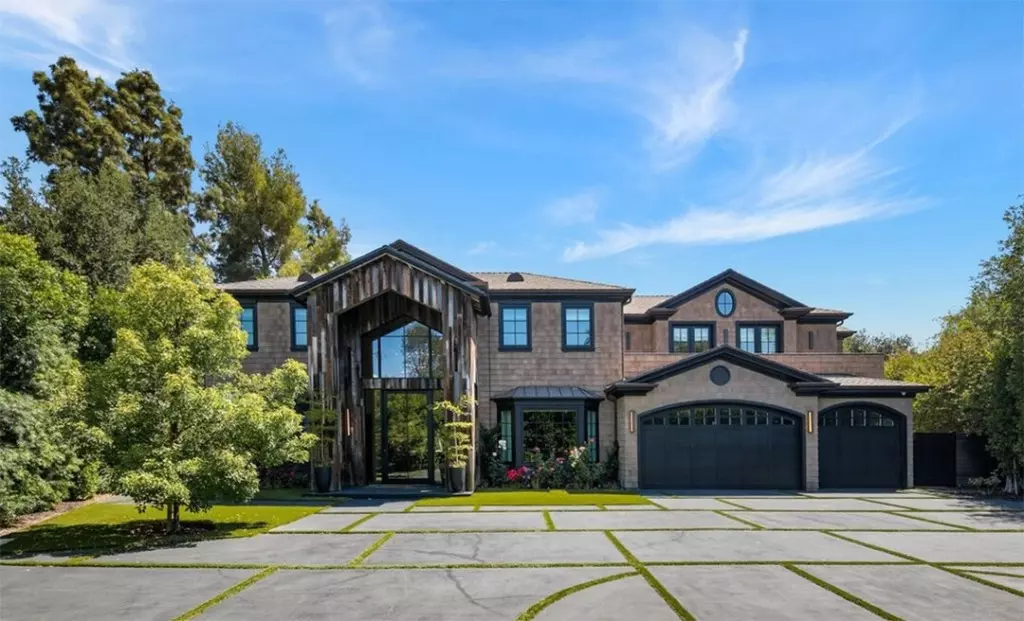 Take a Tour Through Hailee Steinfeld's Encino, California Home