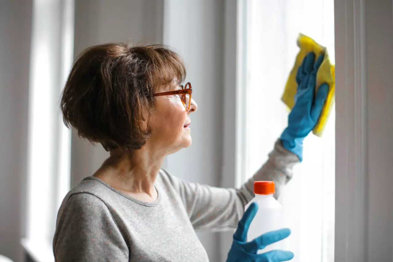 7 Ways You Can Use Vinegar Around the House