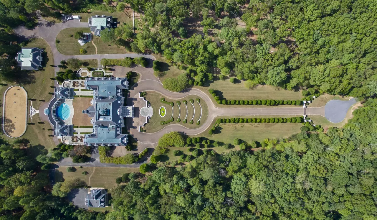 Alabama’s Most Luxurious Mansion Has an Even Cooler Driveway