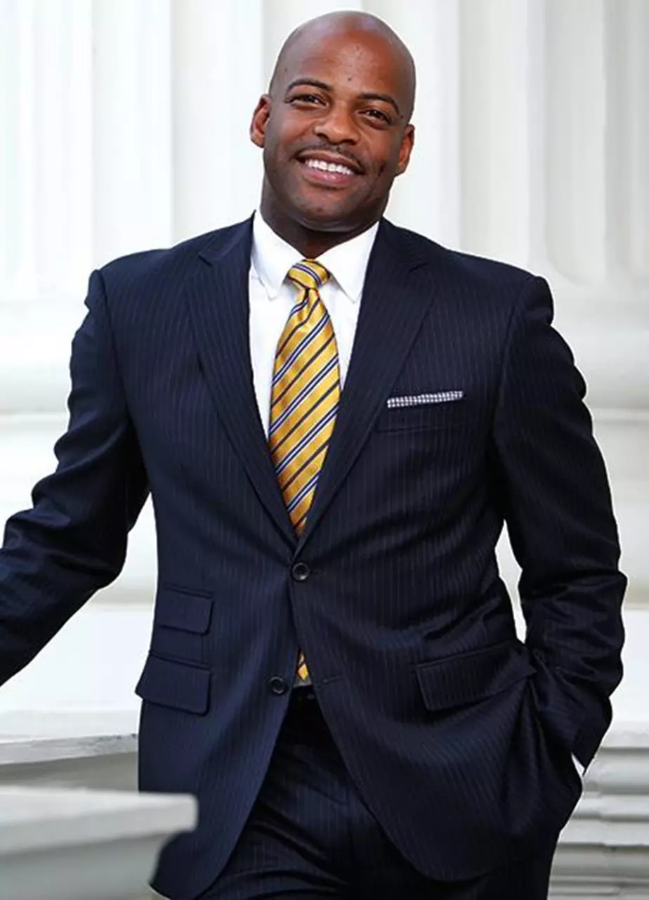 Veteran politician to challenge Kenneth Mejia for LA city controller