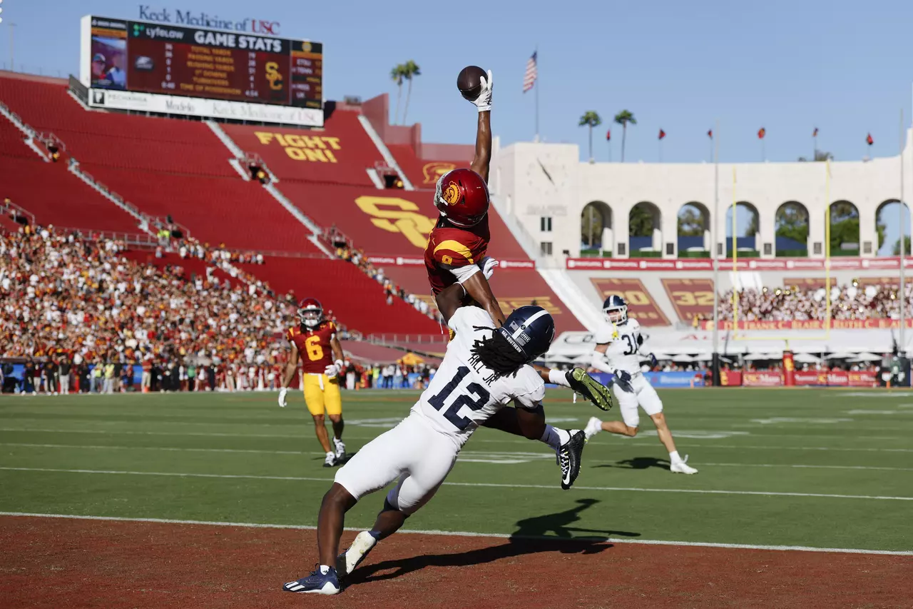 Dylan Hernández: Is USC's offense really that good? The Trojans' numbers impress, but some questions loom.